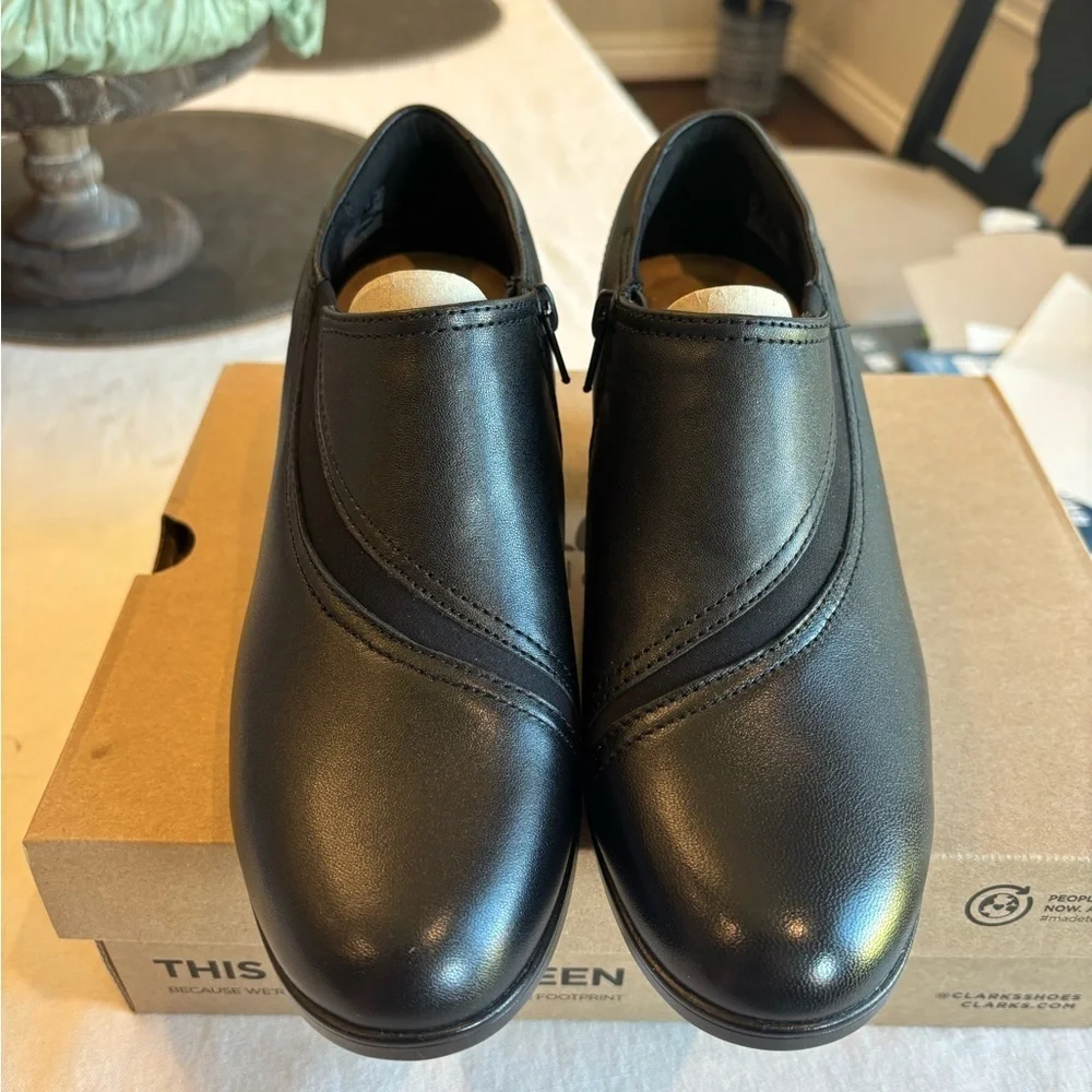 Clarks Collection Black Leather Heeled Loafers 8W Wide Comfort